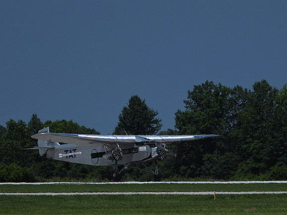 FORD TRI-MOTOR LANDING