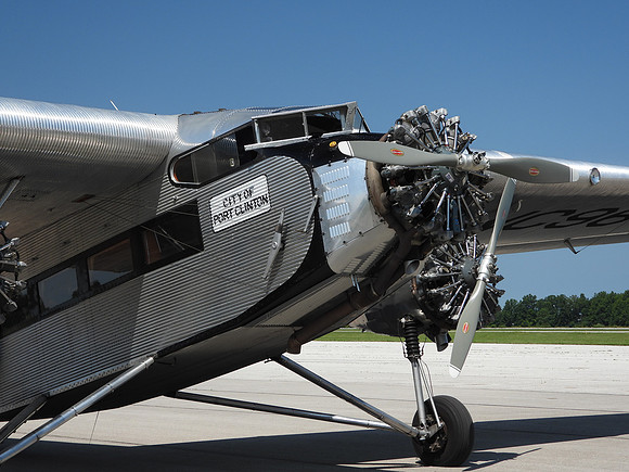 FORD TRI-MOTOR