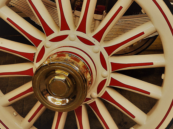 BUDWEISER WAGON WHEEL DETAIL